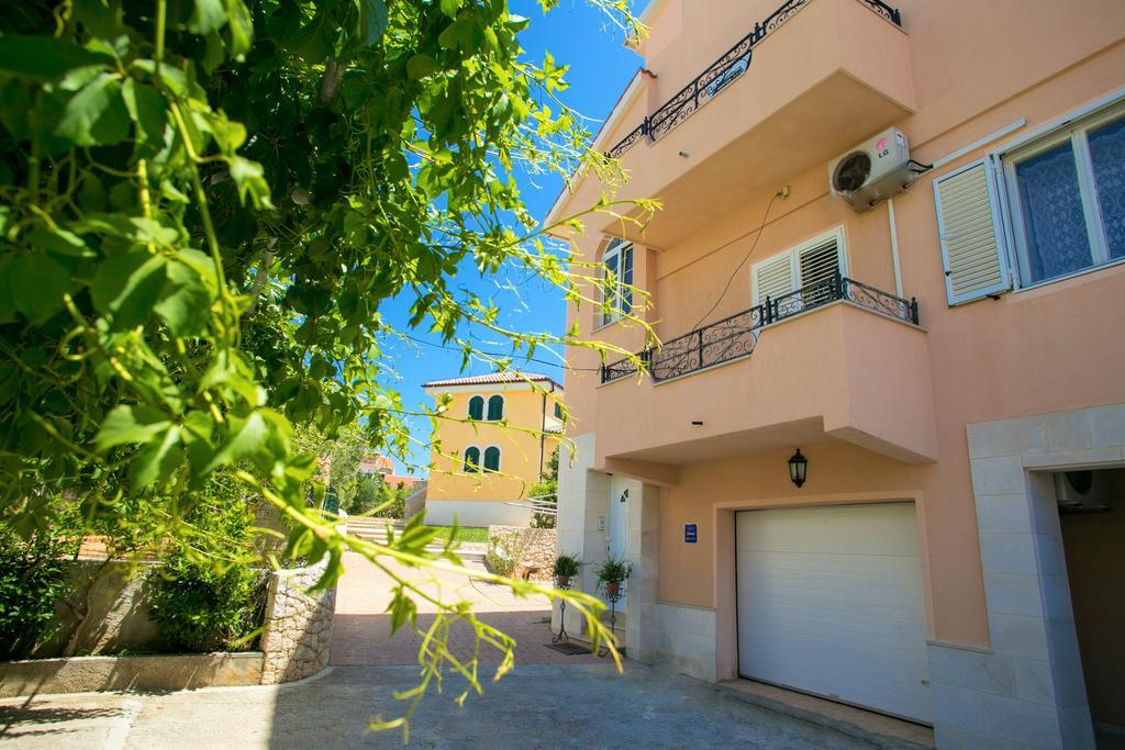 Apartments Tomulic 诺瓦利娅 外观 照片