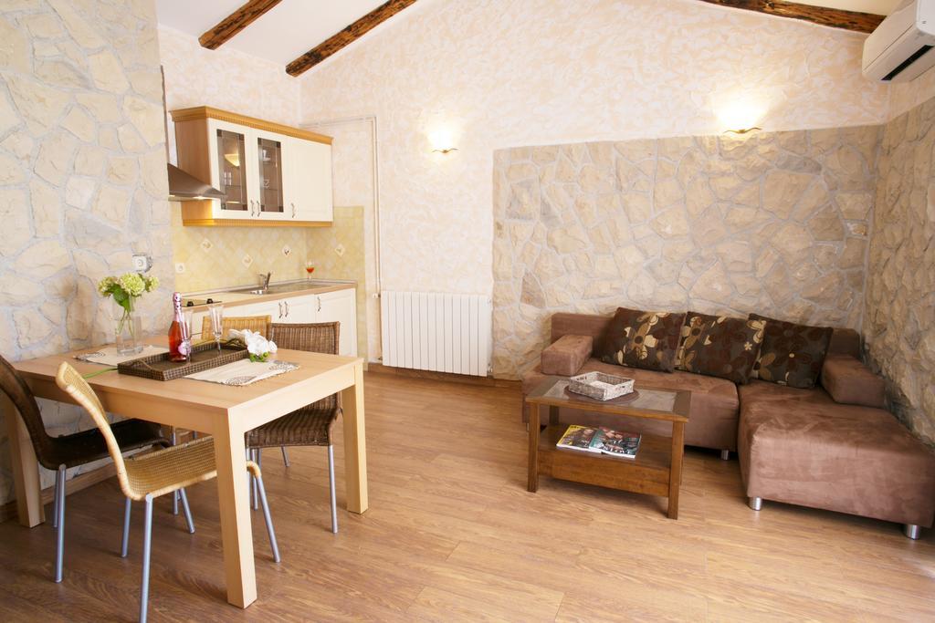Apartments Tomulic 诺瓦利娅 外观 照片